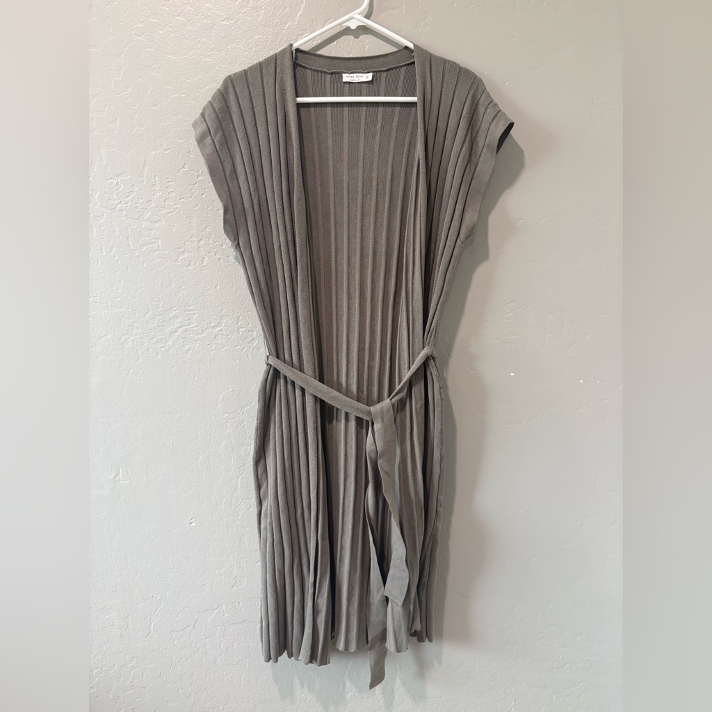 Miss Love Greenish Grey Sleeveless Cardigan